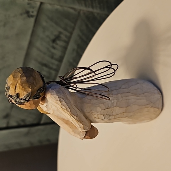 Willow Tree | Celebrate Figurine with Angel Wings by Susan Lordi - Picture 3 of 11